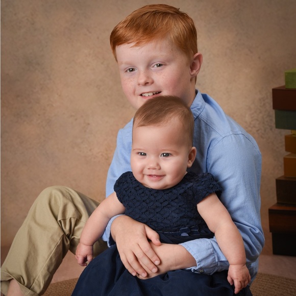 Meet your Posher, Lauren - Picture 2 of 3